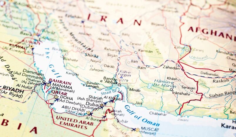 Iran-Oman Dialogue Intensifies on Reopening and Stabilizing Strait of Hormuz Navigation
